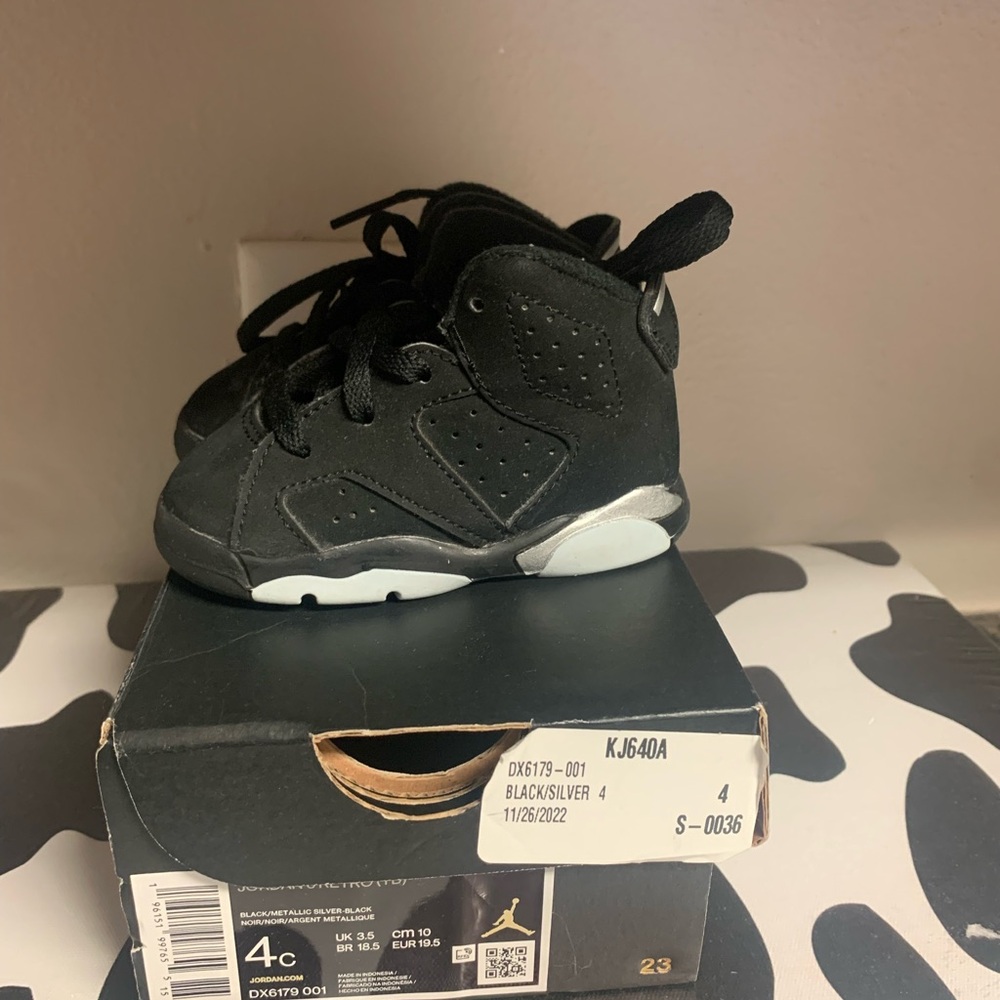 Jordan Kids Black and Silver Sneakers